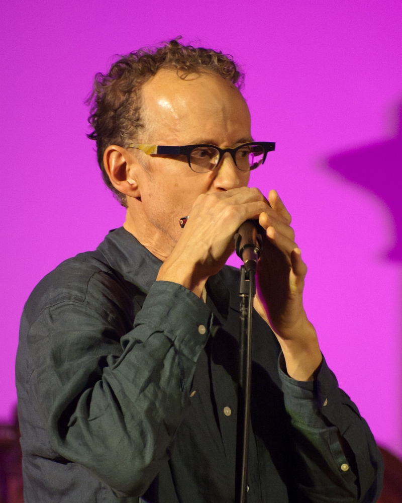 Harmonica virtuoso Carlos Del Junco